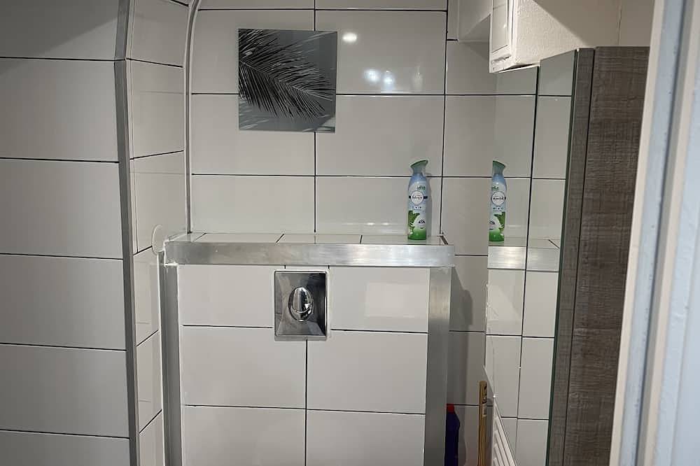 Entire apartment, Charmant Appartement Entièrement Meublé à 10 Minutes de la Défense in Suresnes, Hauts-de-Seine