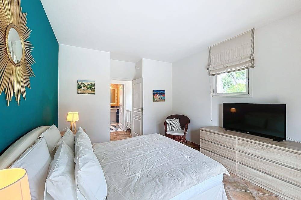 Magnifique villa Cap d Antibes avec piscine chauffee à 5 minutes de la plage in Antibes, Côte méditerranéenne (France)