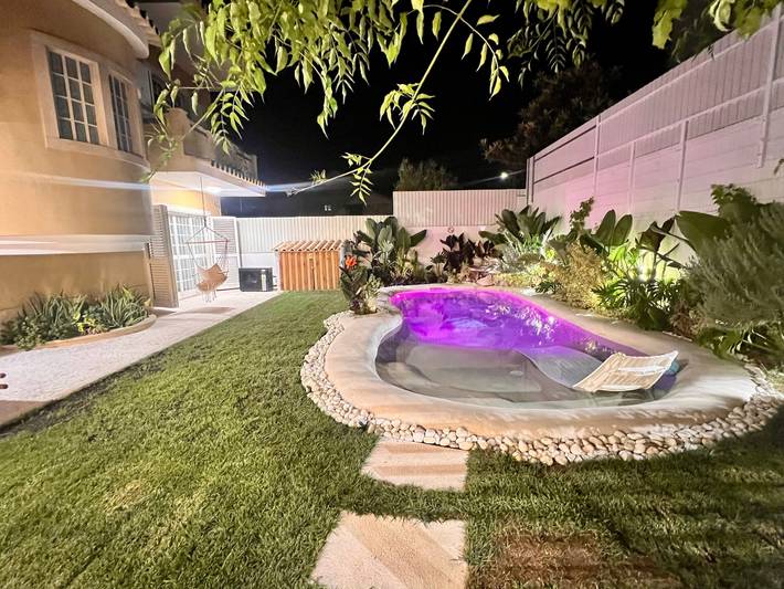 Villa 'Casa Do Rei - Charneca' with Private Pool, Private Terrace and Wi-Fi in Charneca de Caparica e Sobreda, Setúbal Peninsula