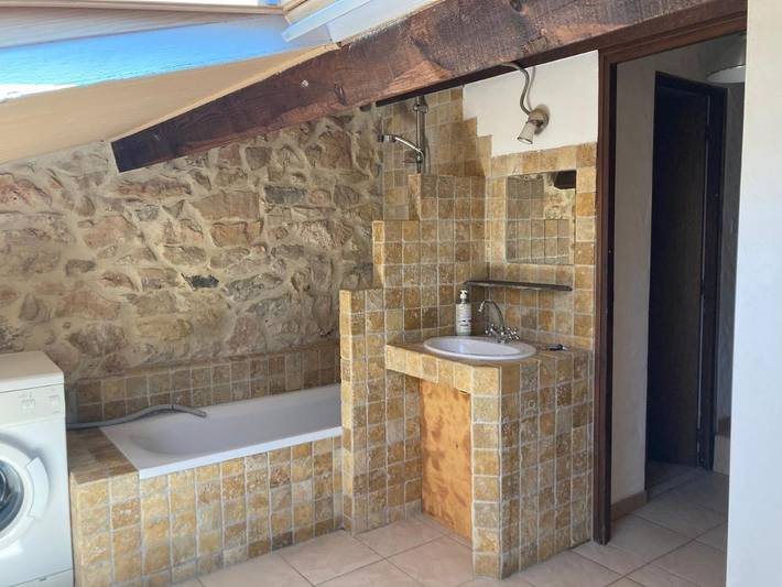 Location de vacances pour 6 personnes, avec vue ainsi que jardin et piscine à Gras - 2