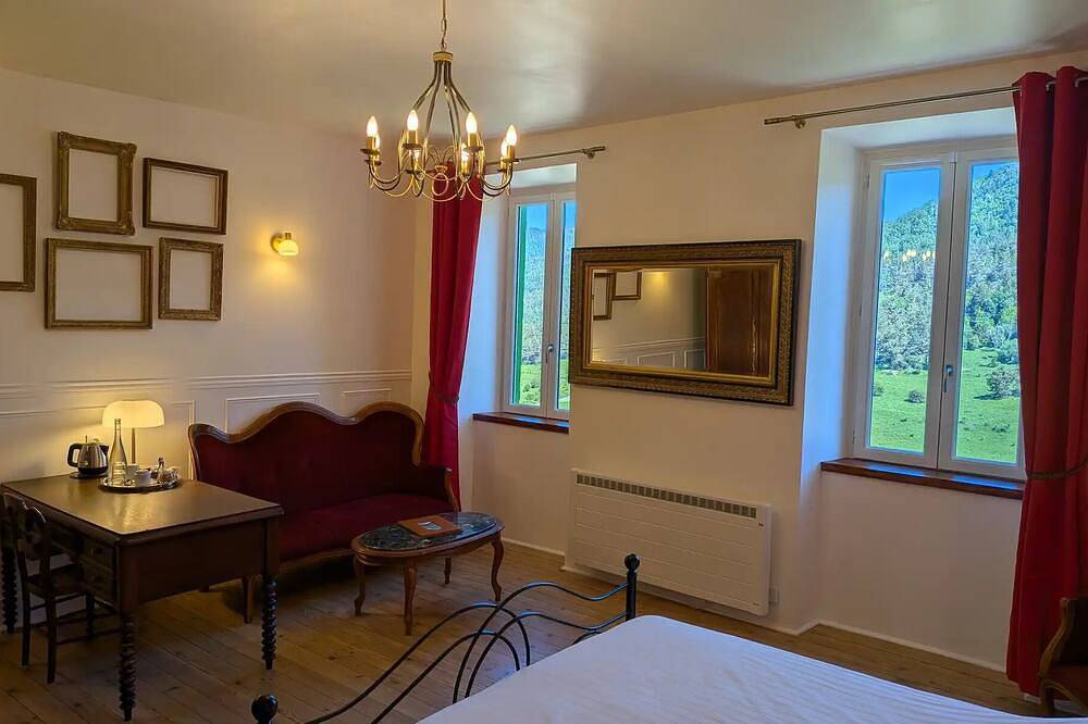 Grande chambre d'hôte confortable et élégante in Montaillou, Ariège