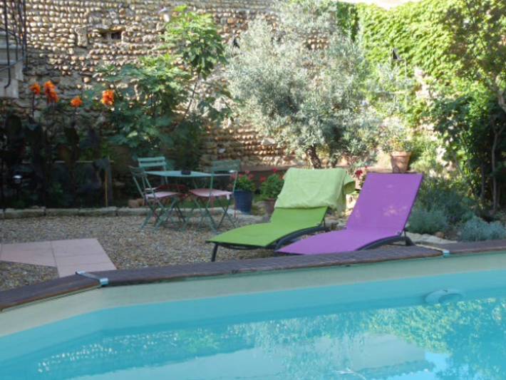 Gîte pour 4 personnes, avec piscine et jardin, animaux acceptés