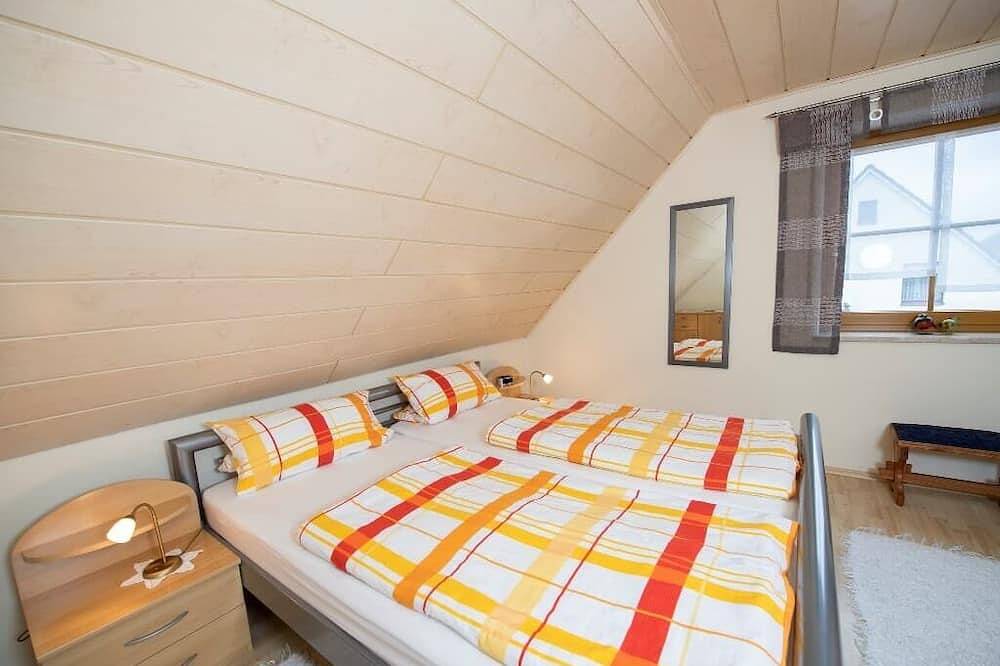 Ganze Wohnung, Ferienwohnung für 5 Personen mit Balkon in Moosbach, Naturpark Nördlicher Oberpfälzer Wald