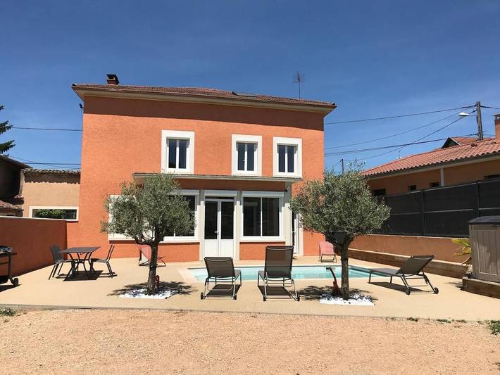 Casa de vacaciones para 15 personas, con terraza además de jardín y piscina - 1