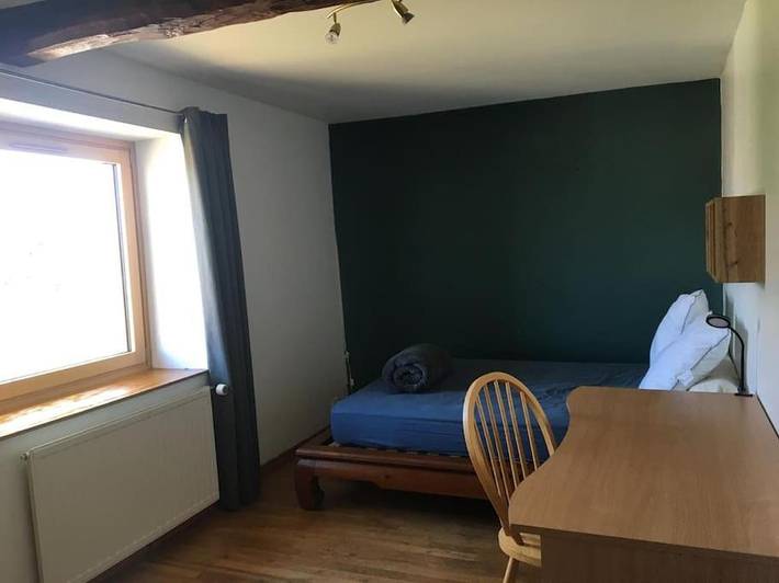 Location de vacances pour 8 personnes, avec vue et piscine ainsi que jardin et terrasse à Saint-Médard-en-Forez - 4