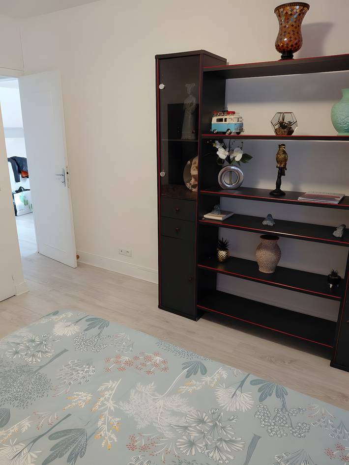 Bed and Breakfast 'Chez Serge' with Wi-Fi, Air Conditioning and Parking, Steps from Le Mans in Arnage, Sarthe