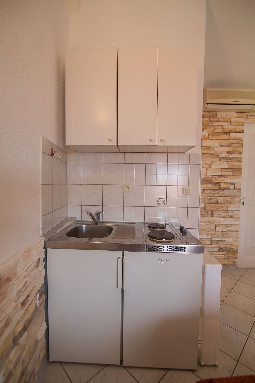 Entire apartment, Studio flat with balcony and sea view Bol, Brač As-23847-a in Bol, Brac