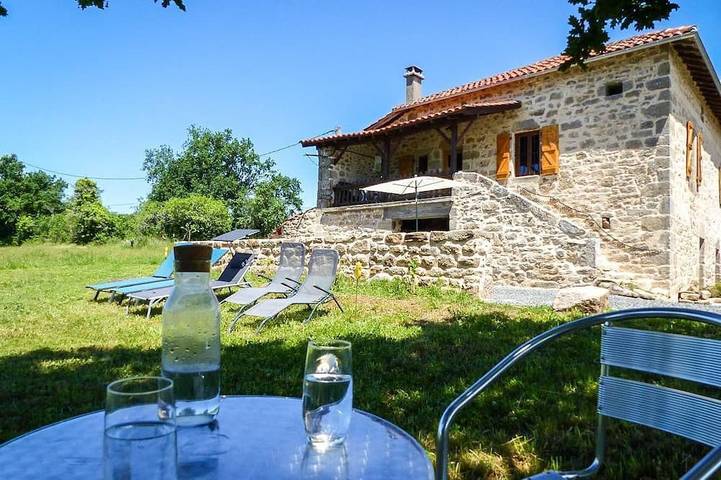 Location de vacances pour 5 personnes, avec jardin à Saint-Bressou