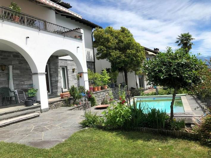 Ferienwohnung für 3 Personen, mit Terrasse und Garten sowie Pool und Seeblick in Brione sopra Minusio