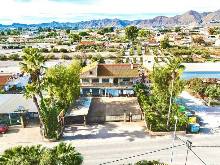 Location de vacances pour 12 personnes, avec jardin ainsi que vue et piscine à Lorca