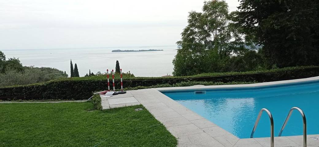 Ferienwohnung für 2 Personen, mit Pool und Garten sowie Ausblick und Seeblick in Gardone Riviera - 2