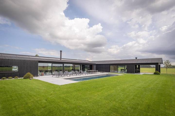 Vakantiehuis voor 16 personen, with Terras and Tuin as well as Zwembad and Uitzicht in Retranchement