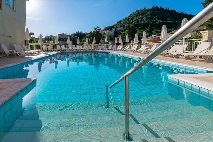 Hôtel pour 2 personnes, avec Balcon et Terrasse ainsi que Jardin et Piscine