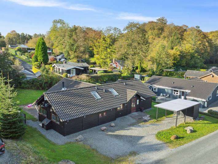 Ferienhaus für 8 Personen, mit Whirlpool und Terrasse sowie Sauna in Loddenhøj