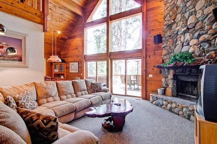 Holiday home for 16 people, with hot tub and balcony in Yosemite National Park