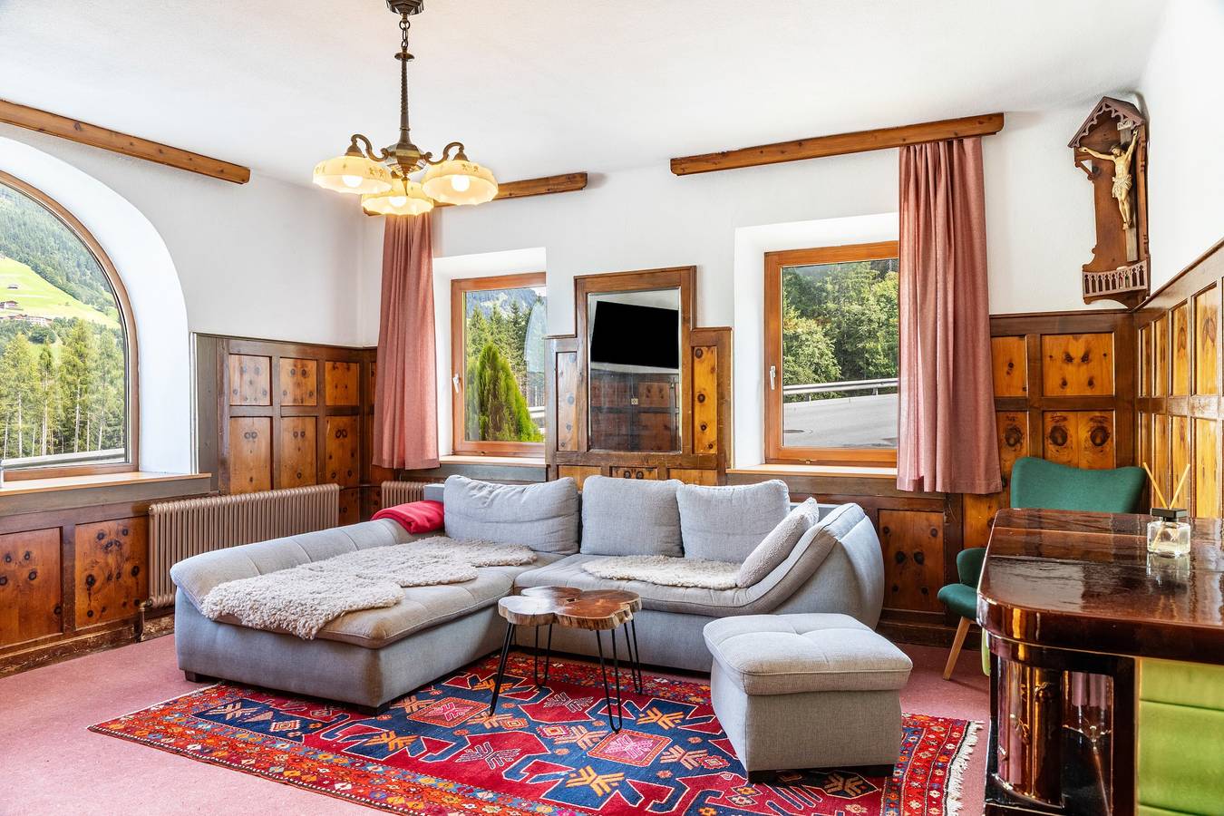 Ferienhaus 'A nett’s Nest' inmitten der Zillertal Arena mit Garten und Wlan in Hainzenberg, Zillertaler Alpen