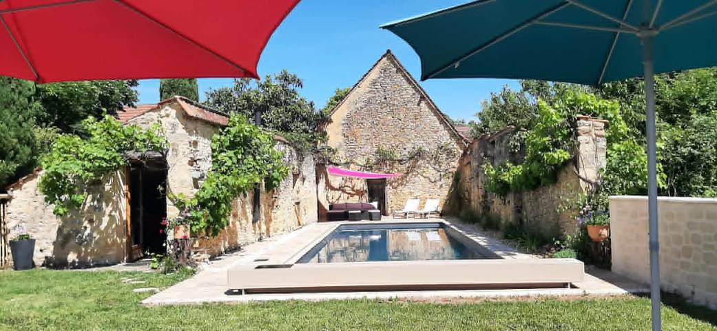 Gîte pour 4 personnes, avec jardin ainsi que piscine et terrasse à Pressignac-Vicq