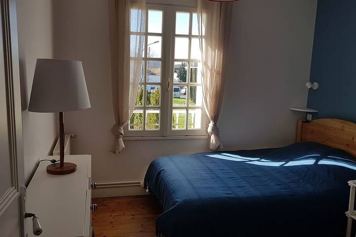 8 Pers / Haus und charmanter Garten - ruhig gelegen - mit Pool in der Stadt in Surgères, Rochefort und Umgebung