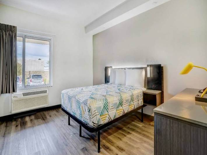 Ganze Wohnung, 1 Queensize-Bett | Hörgeräte-barrierefrei (Nsmk) in San Bernardino County