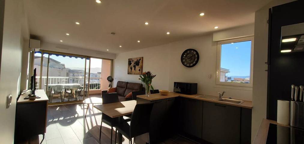 Gîte pour 4 personnes, avec balcon dans Plage Republique Frejus - 3