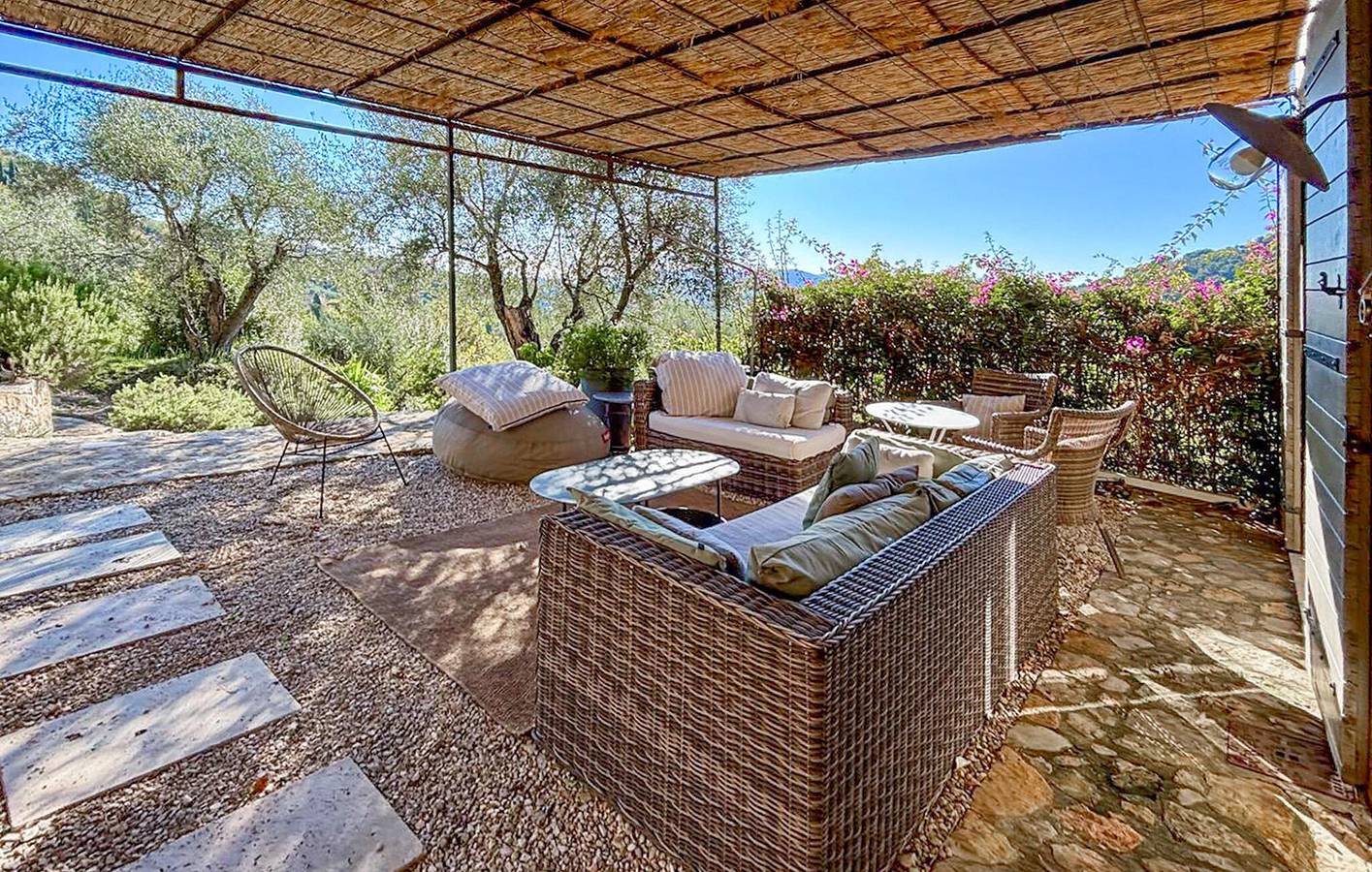 Acogedor apartamento con piscina en Grasse - WiFi, aparcamiento, terraza in Grasse, Region de Cannes