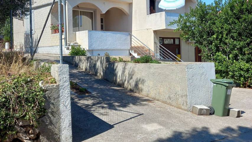 Ferienwohnung für 5 Personen in Tkon