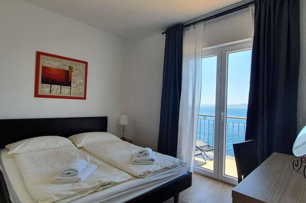 Ganze Wohnung, Beach house Villa Antares middle floor apt.A2 in Pisak, Split-Dalmatien