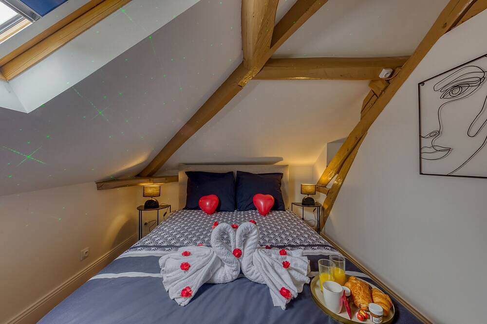 Entire apartment, Romantique Love Room /15mn Fontainebleau in Montereau-Fault-Yonne, Seine-et-Marne