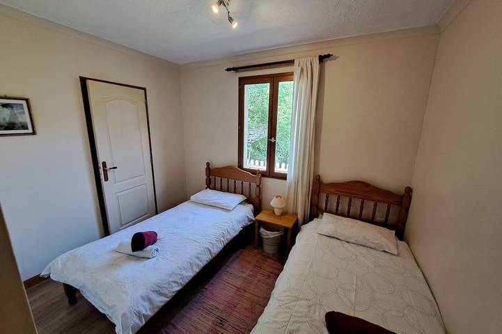 Location de vacances pour 6 personnes, avec jardin ainsi que piscine et terrasse à Saint-Pierre-de-Juillers - 4