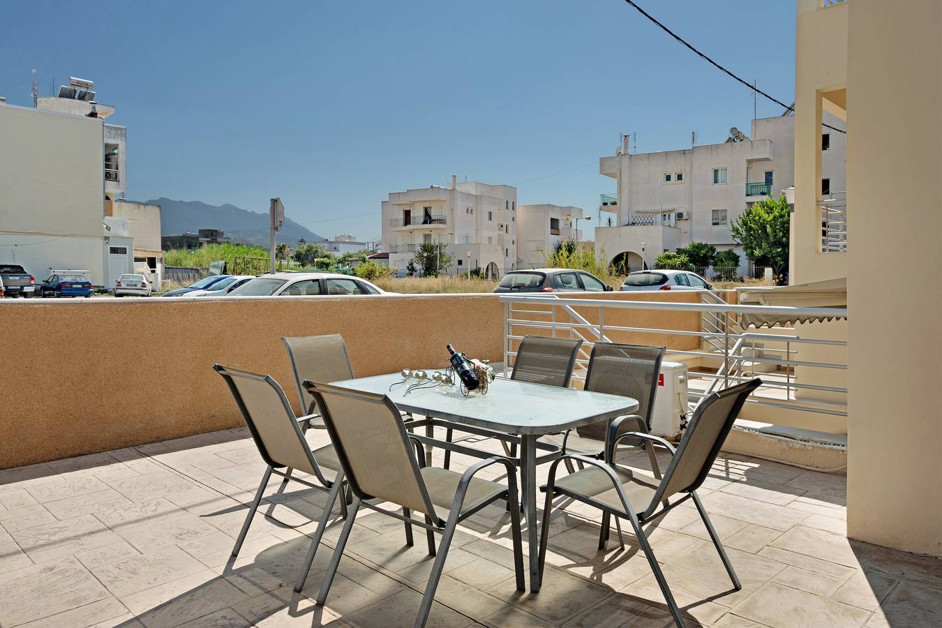 Geheel appartement, Appartement "Theo en Ms Luxurious" met Privé Terras & Wifi in Kos Stad, Kos