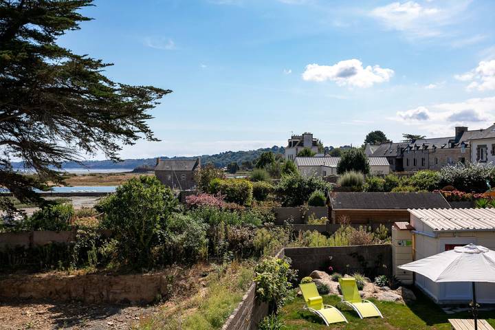 Casa Vacacional 'Le Paradis Sur Mer' con Terraza Privada y Jardín Privado in Paimpol, Côte de Goëlo