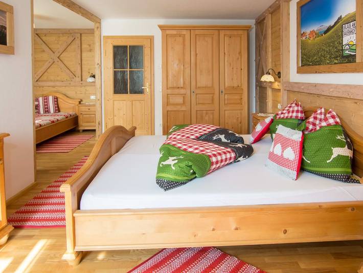 Bauernhaus für 3 Personen, mit Garten und Ausblick sowie Seeblick und Pool, kinderfreundlich - 1