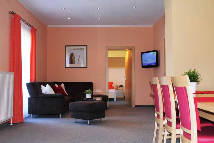 Ferienwohnung für 9 Personen, mit Balkon und Terrasse sowie Garten und Pool in Saalbach-Hinterglemm-Leogang - 4