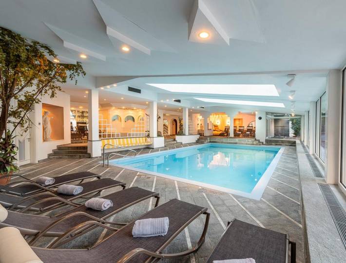 Hotel für 3 Personen, mit Balkon und Whirlpool sowie Terrasse und Garten in Gais