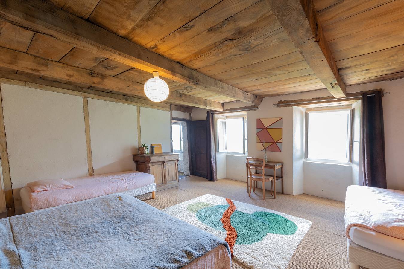 Appartement entier, Appartement 'La Ferme De Chalas - Appart'chambre' avec piscine partagée, terrasse partagée et Wi-Fi in Valgorge, Parc naturel régional des Monts d'Ardèche
