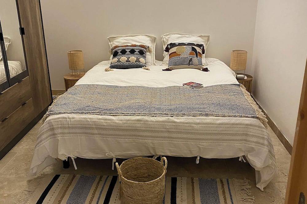 Ma Nine cocooning renovated house on very large plot facing vineyards in Vallon-Pont-d'Arc, Ardèche