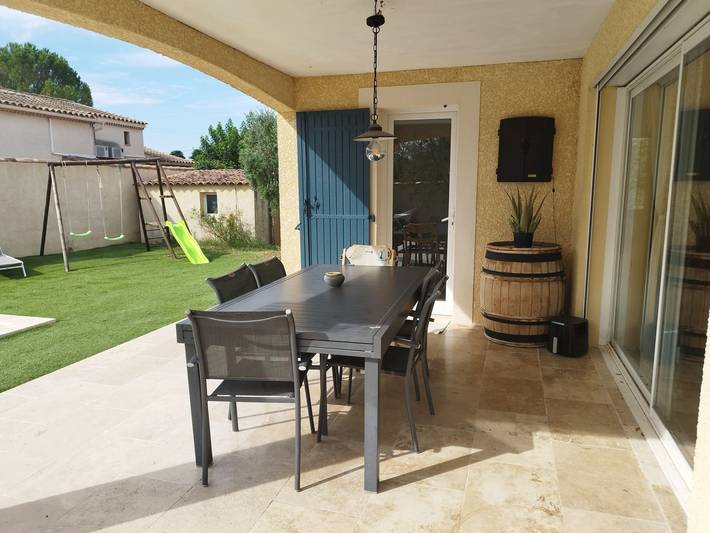 Location de vacances pour 6 personnes, avec piscine ainsi que terrasse et jardin à Sénas - 2
