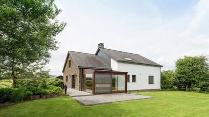Villa pour 9 personnes, avec sauna ainsi que terrasse et jardin au Province de Luxembourg