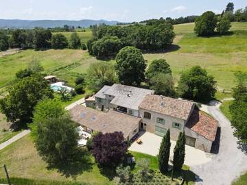 Gîte pour 4 personnes, avec jacuzzi ainsi que piscine et terrasse dans les Alpes-de-Haute-Provence