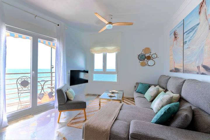 Entire apartment, Genteel Home Victoria in Playa La Victoria, Cádiz