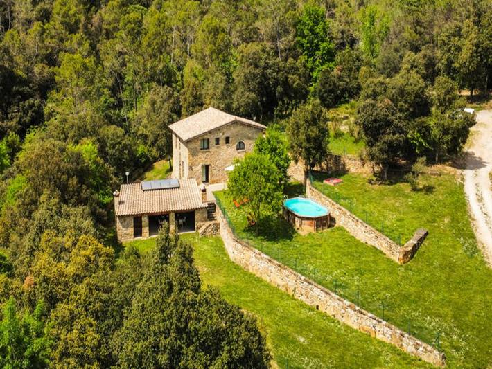 Gîte pour 8 personnes, avec piscine et jardin à Beuda