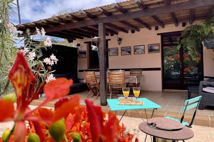 Villa pour 4 personnes, avec terrasse ainsi que jardin et jacuzzi - 1