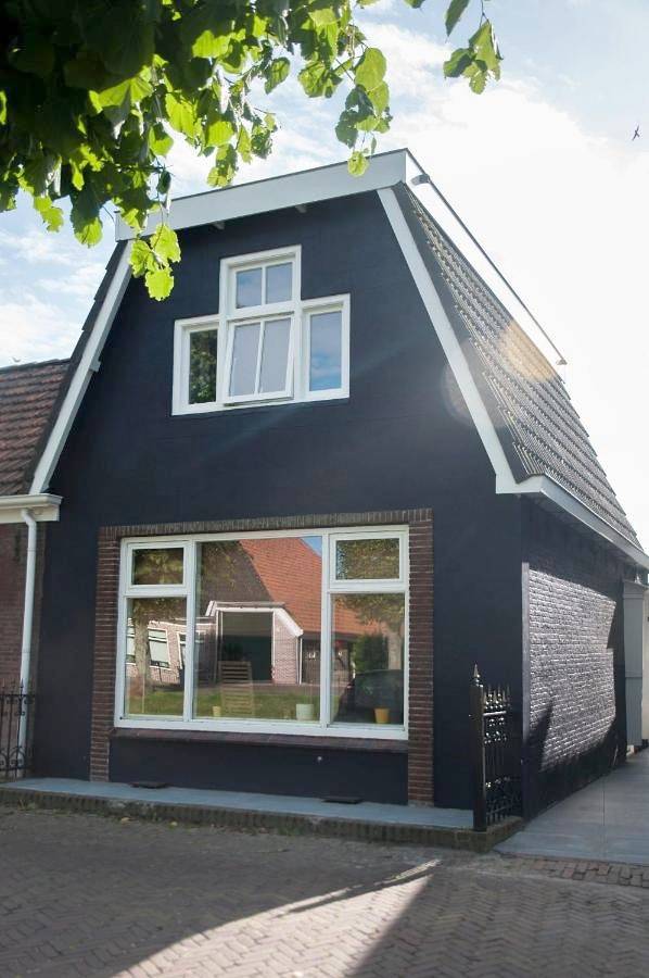 Ferienhaus für 4 Personen, mit Terrasse und Garten sowie Seeblick und Ausblick