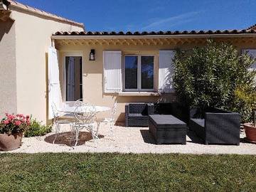 Gîte pour 4 personnes, avec terrasse ainsi que jardin et piscine, animaux acceptés à Aubignan