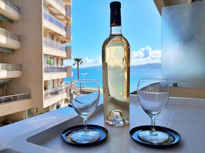 Gîte pour 5 personnes, avec balcon et vue dans Plage Beau Rivage Saint Raphael