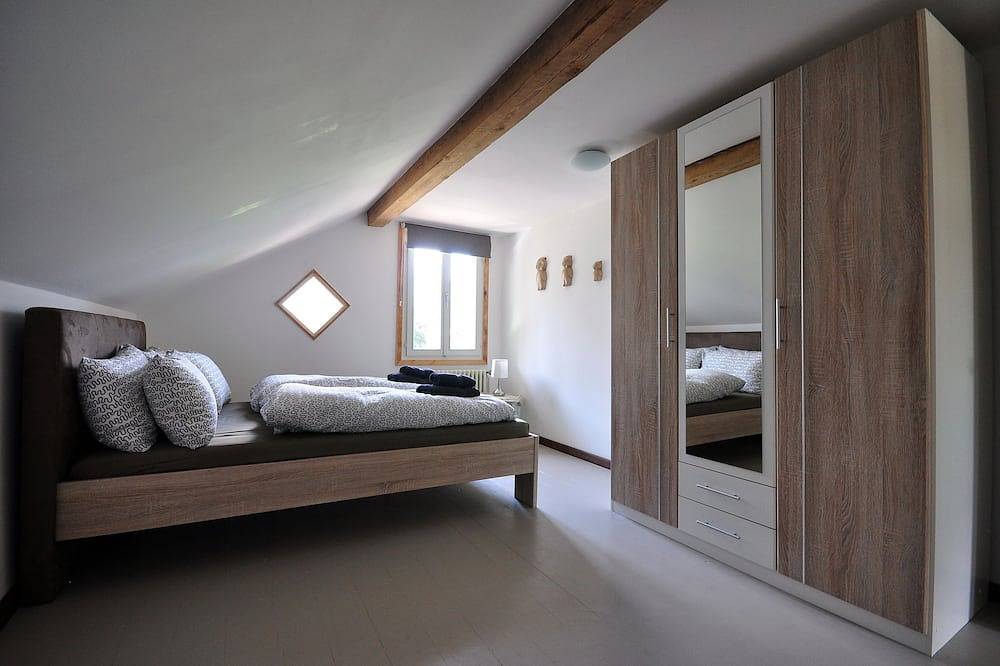 Ganze Wohnung, Große Wohnung für große Gruppen und Familien.  Schlafen 12.   Wunderschöne Aussicht. in Matten bei Interlaken, Thunersee
