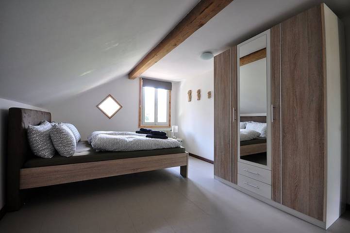 Ganze Wohnung, Große Wohnung für große Gruppen und Familien.  Schlafen 12.   Wunderschöne Aussicht. in Matten bei Interlaken, Thunersee