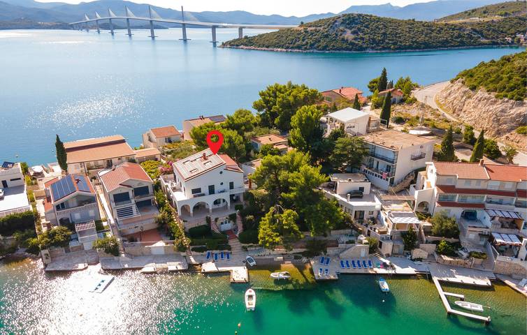 Ganze Ferienwohnung, Apartment am Meer mit Terrasse, WLAN und Parkplatz – 2 km vom Strand entfernt in Klek, Dubrovnik-Neretva