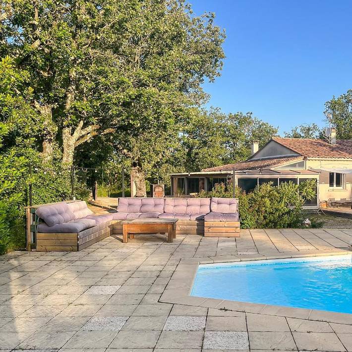 Location de vacances pour 14 personnes, avec piscine ainsi que jacuzzi et jardin à Gras