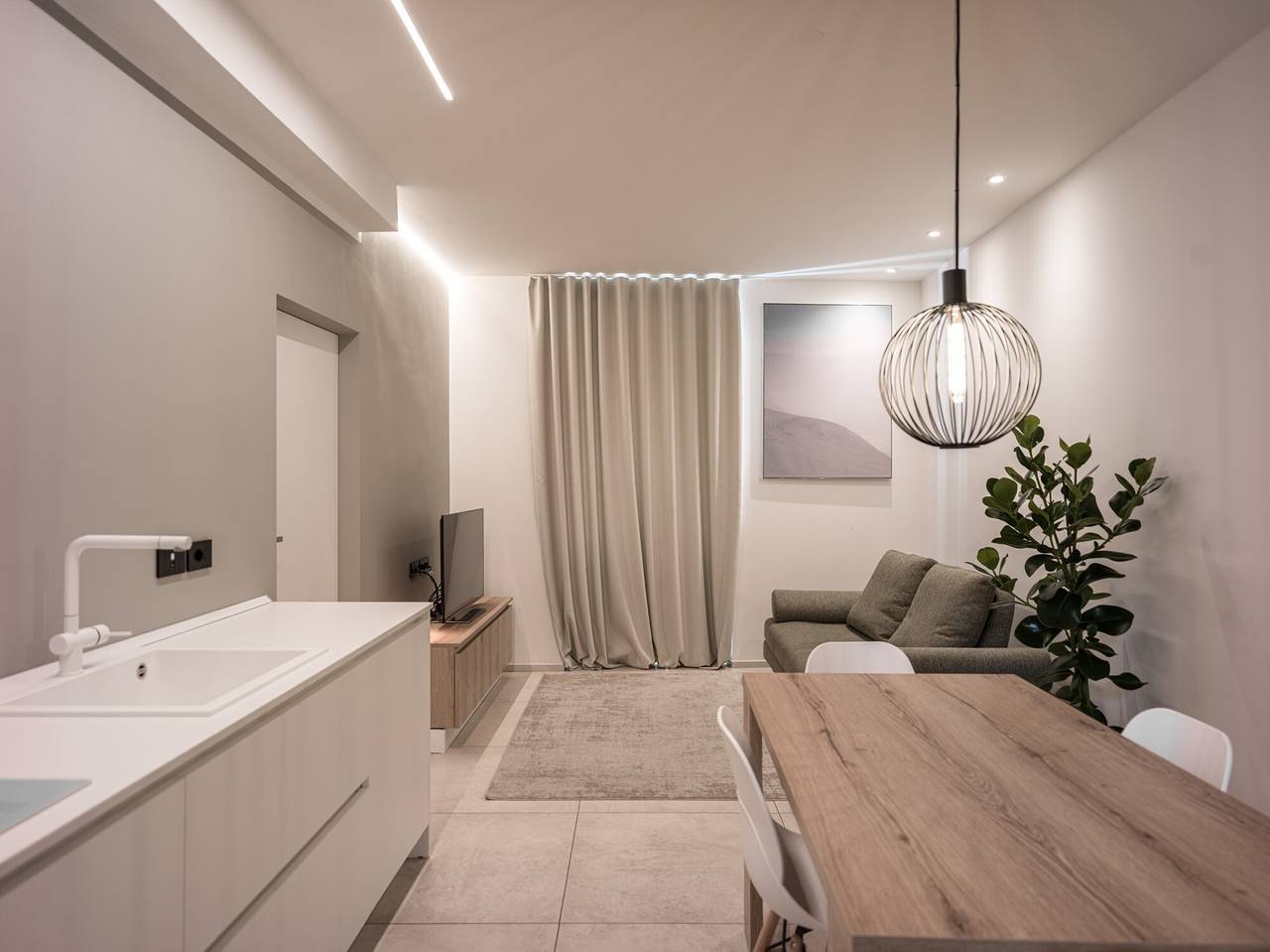 Entire apartment, Apartment 'ACasaStay App 206' with Mountain View, Wi-Fi and Air Conditioning in Centro-Piani-Rencio, Bolzano